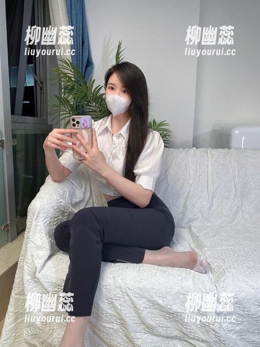 微密圈 - July芝岚又给我们带来了妹妹的最新图包，瞧瞧那清纯的神情！