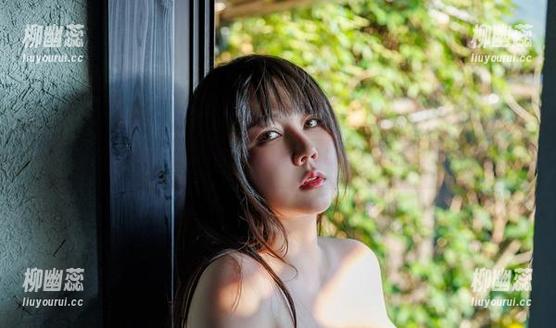 KANEKO_咔喵的泳装原图——像是在海边漫步，直觉又让人怀念起来