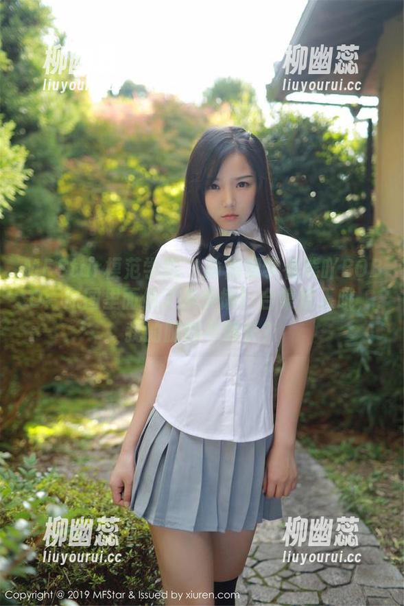 MFStar模范学院 - 瑜伽初学者熊吖BOBO：原图里面偷了多少懒！合集慎入哦，我的腿够不够长？