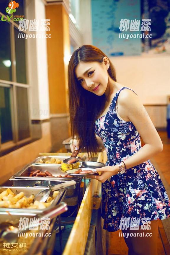 QingDouKe青豆客 - Lee小棠在短裙里翩翩起舞，难道不该再加一句“别看太久”？