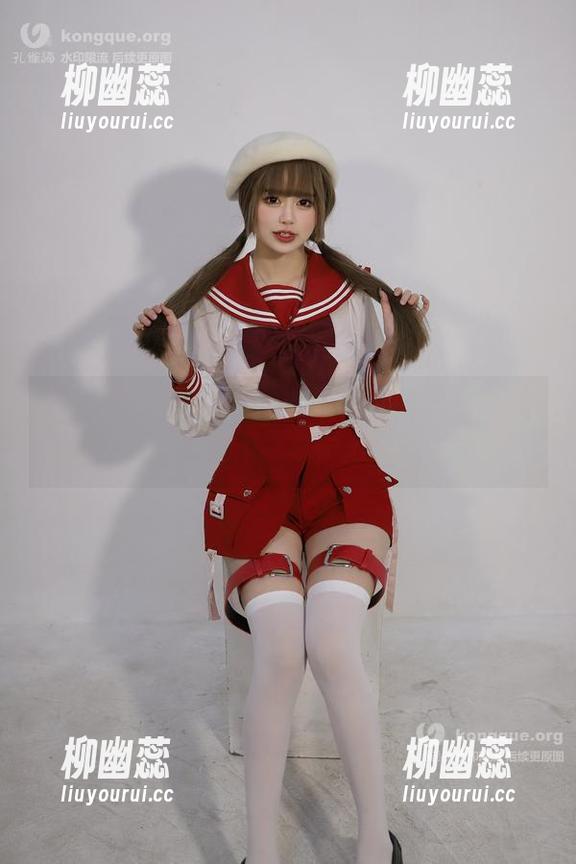 Tina很妖孽呀 Tina很妖孽呀的定制网袜:就像给双脚上了一层安全护甲,感觉走路都带风。