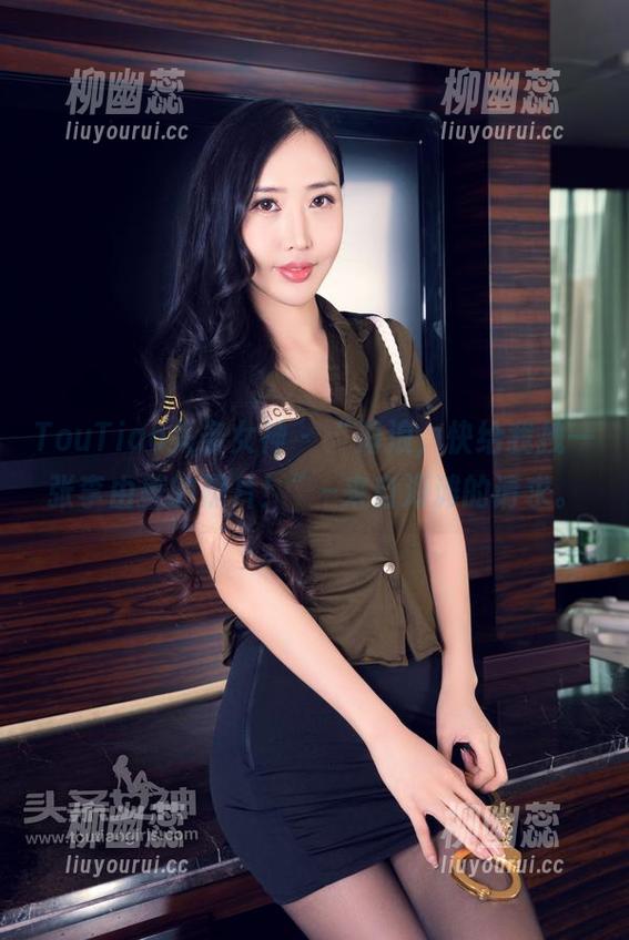 TouTiao头条女神 - “海浪，快给我拽一张李由美的照片！”–来自海滩的请求。