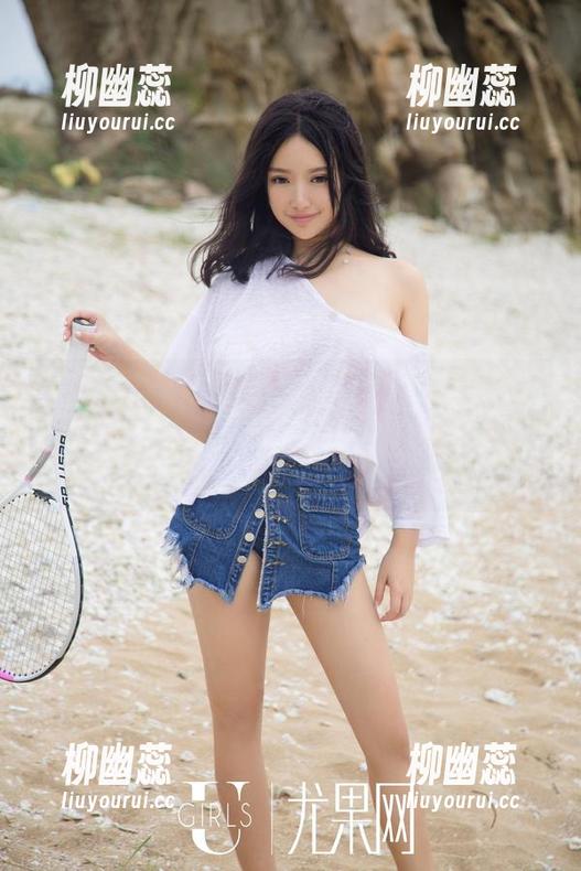 UGirls尤果网 - 天台风光：沈诺馨最新写真集，看她怎么把普通场景变成个性舞台！
