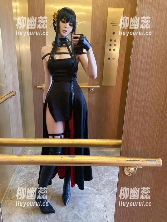 不只是修女的规矩，Vinnegal用COS颠覆你的审美expectations！