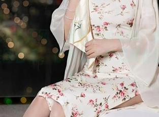Xiuren秀人网 - 天台上的女神：安琪Yee的美图合集，你会发现幸福就在这扇门后！