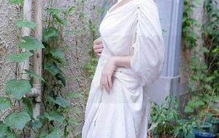 Xiuren秀人网 - 杨晨晨Yome的原图：一双黑丝美腿，撩动千般羞涩