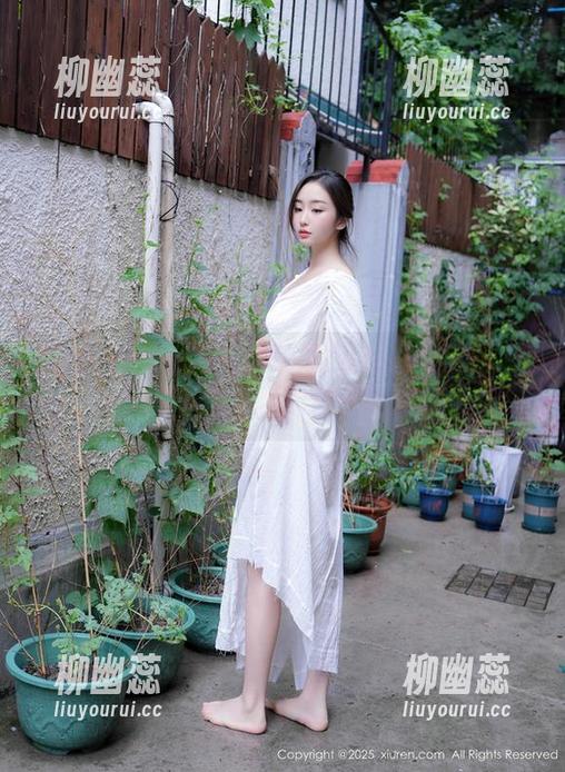 Xiuren秀人网-杨晨晨Yome Xiuren秀人网 - 杨晨晨Yome的原图:一双黑丝美腿,撩动千般羞涩