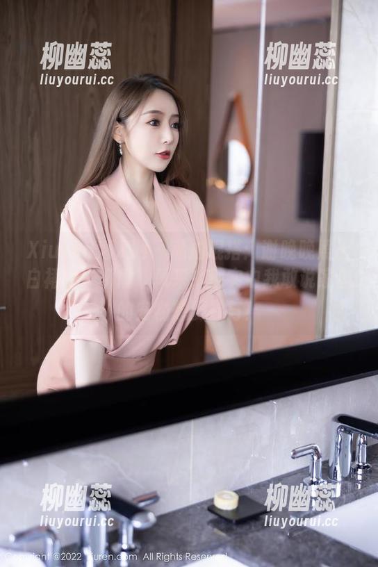 Xiuren秀人网 - 私拍混搭：谢晚晚照出白裙版‘桥段’风采，现实中我敢说家里的宠物想要参与！