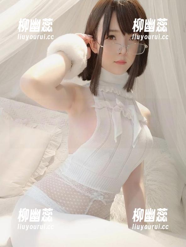 一小央泽的一组牛仔裤私房照，原图看似随便，却每每勾起毫无预兆的小心思，糟了…又想了。
