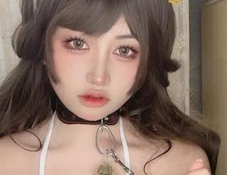 一笑芳香沁又放大招，网袜组合美图，让我思绪万千，竟想着夏天的到来…