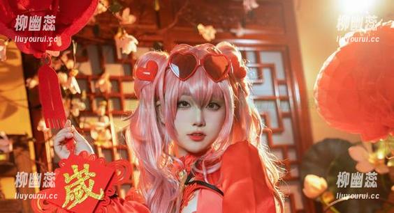 七七娜娜子 私房小细节:普利茅斯女仆原图中七七娜娜子悄悄的俏皮。