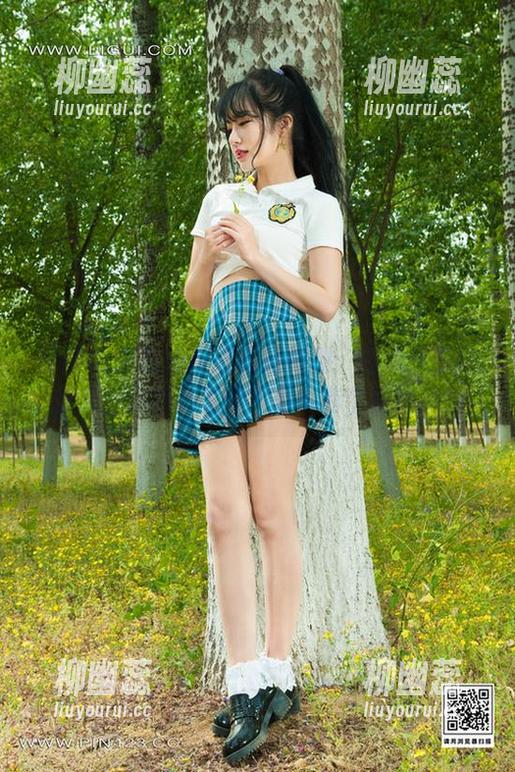 丽柜 - 悠悠走起来就是特别：高跟鞋原图打卡，你的心里是不是也有个模特梦？