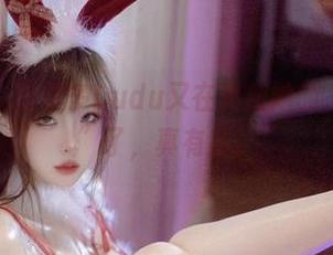黑白写真：余多多Dudu又在更新她的“黑暗森林”了，真有趣。