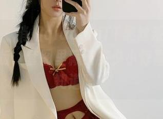 微密圈 - 俏妞qiaoniuTT黑丝系列无圣光定制版，套图里藏着多少小惊喜，你想知道吗？