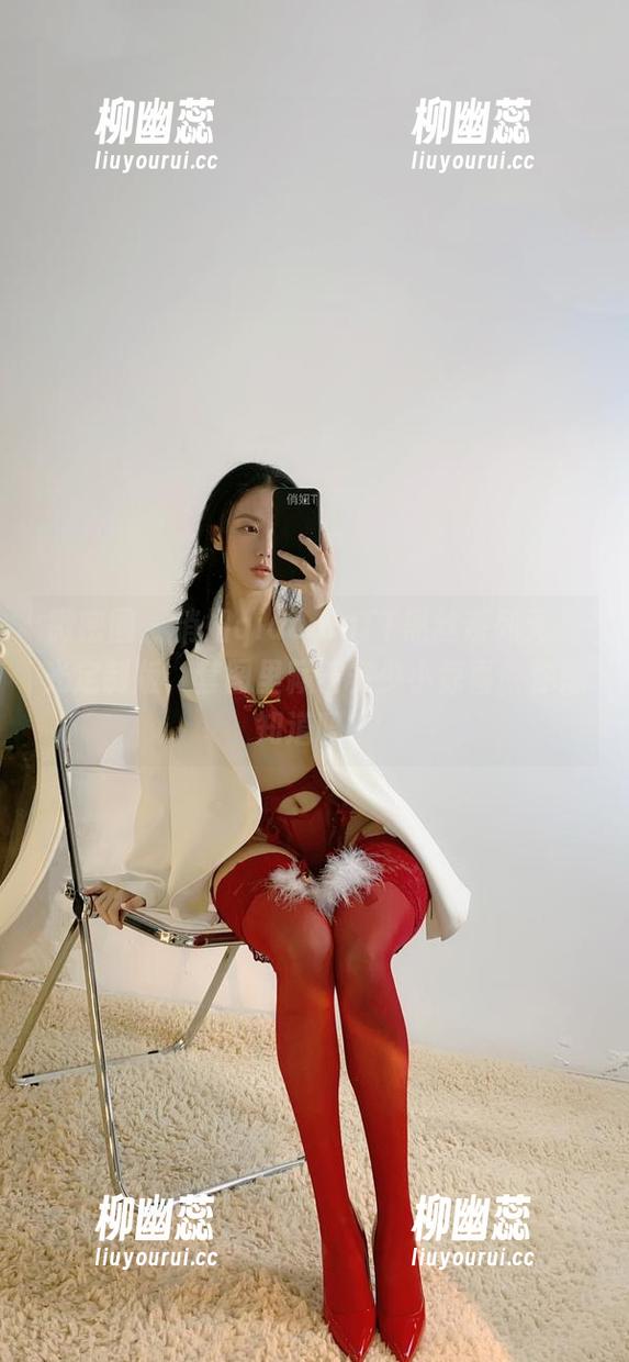 微密圈 - 俏妞qiaoniuTT黑丝系列无圣光定制版，套图里藏着多少小惊喜，你想知道吗？