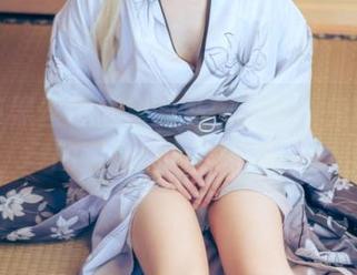 少女与黑丝牛仔裙的私密约会：兔玩映画的定制图集太有趣了