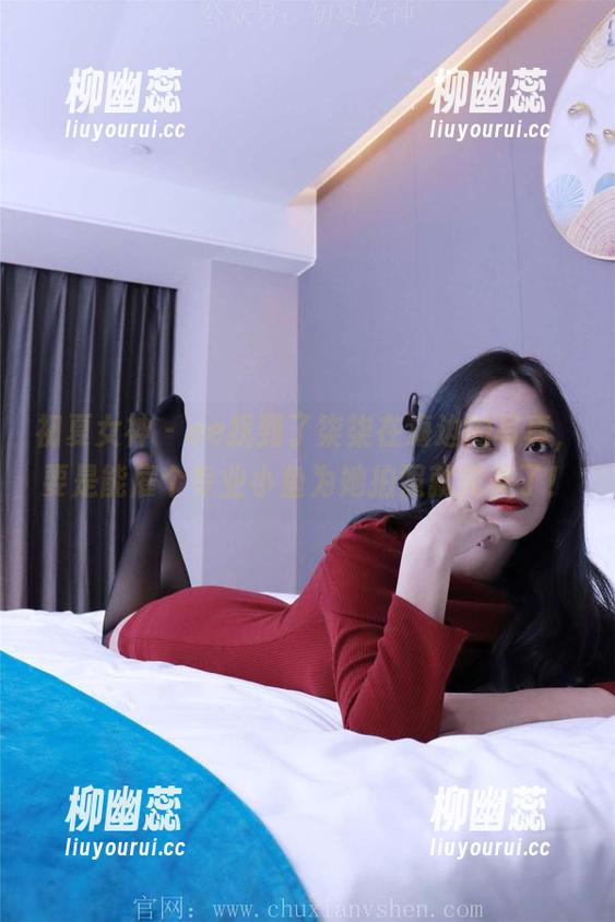 初夏女神-柒柒 初夏女神 - ee找到了柒柒在海边的写真,要是能雇个专业小鱼为她拍照就完美了!