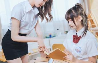 喵糖映画 - 蠢沫沫最新写真专辑，学妹身份下的脆弱挣扎。