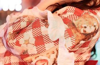 嗲囡囡 - 校服穿搭合集：李筱乔jo用校服撩人的微妙角度