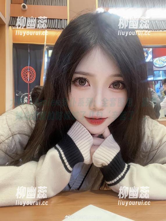 大肉丸Amiee女仆系列：全套图包，猜猜她拍这张的时候喊了几句‘辛苦了’。