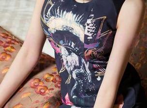 头条女神 - 哦，尹菲居然靠网袜逆袭，这图包值得商榷了