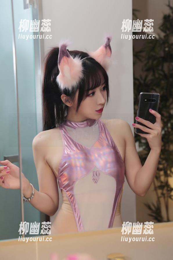 高清写真：小女巫露娜在东航棚拍的“飞机上行动派”！