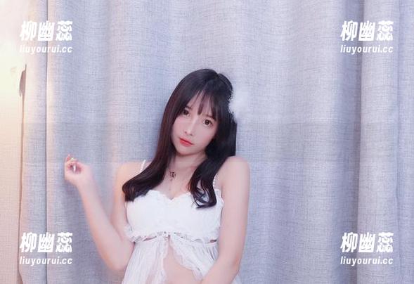 小小奶瓶儿的办公室之旅，私房美图不止一面！