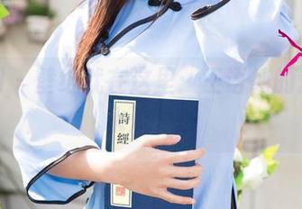 尤果网 - 壁纸就在这里：王语纯的浴室“水流”感