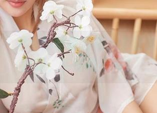 尤蜜荟 - 尹菲的丝袜合集，卡里余额不太够啊，买还是不买？
