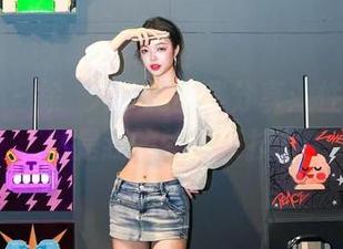 微密圈 - 徐珺大哥的图集分享：性感，竟然是我的新必杀技？