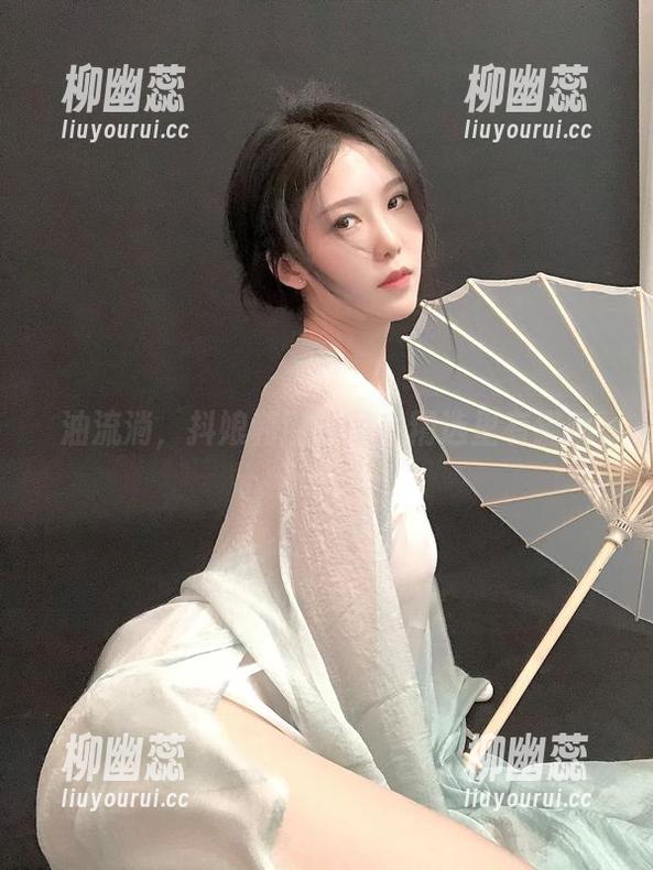 抖娘利世 油流淌,抖娘利世的图库精选里有猫腻