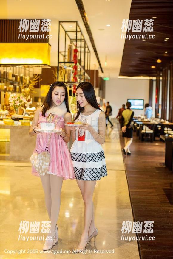 推女神 - 谁能想到杨上萱竟能把这礼服与资源结合得如此天衣无缝？