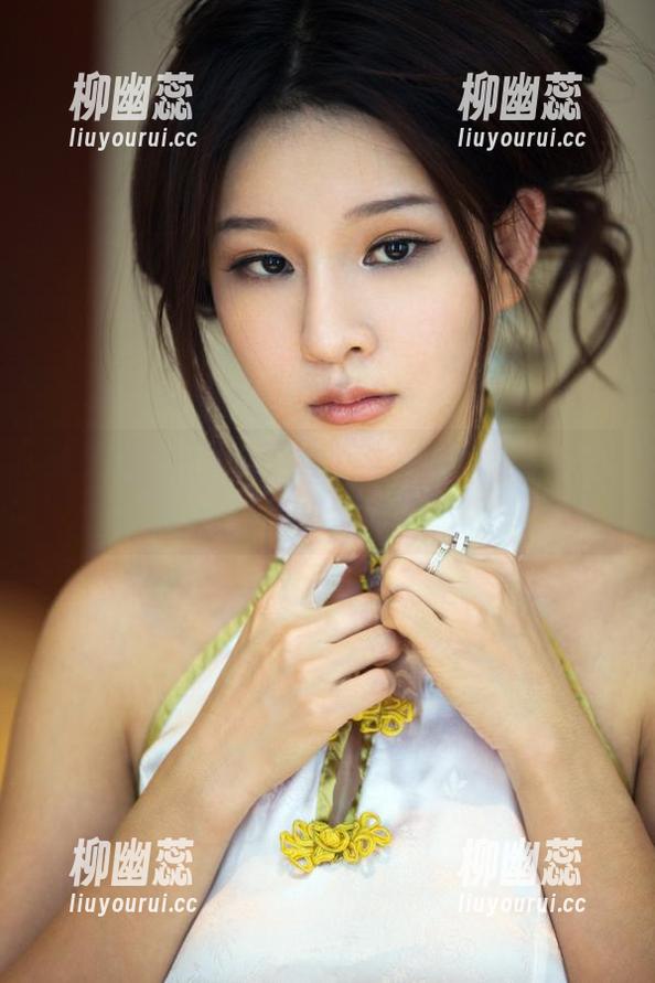 推女郎 - 这连衣裙图包更新得太完美了，赵惟依真有自己的一套！
