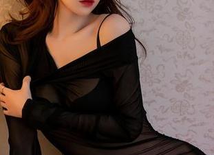 星颜社 - 这里有牛仔裤，王婉悠Queen在图库里的搭配是什么鬼？