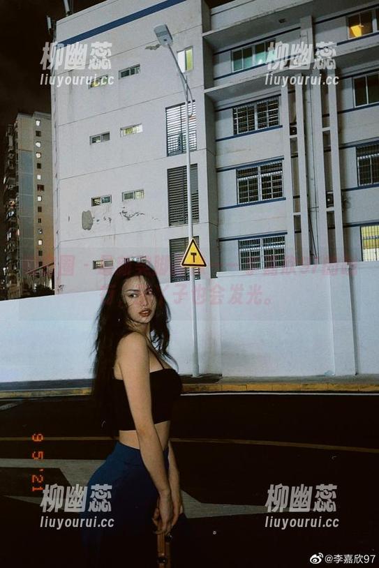 微密圈 - 最新美脚画像——李嘉欣97的践行，脚丫子也会发光。