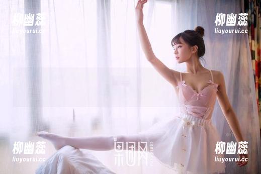 果团网 - 松果儿在睡衣里的迷离眼神，写真抛出几种问题，图包内容就让你深思吧？