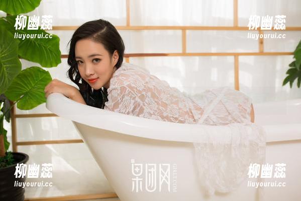 果团网 - 在陈雅漫的丝袜合集里，我的眼神时不时就飘走了…
