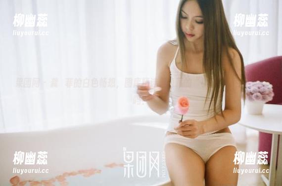 果团网-龚玥菲 果团网 - 龚玥菲的白色畅想,图库精选里隐藏的“小脾气”你能找到吗?
