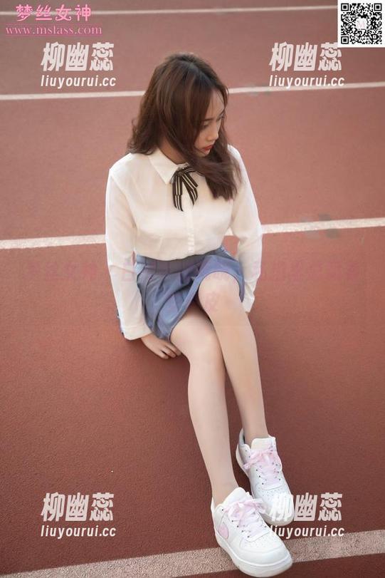 梦丝女神-晓晓 梦丝女神 - 白衬衫的晓晓,私拍里总藏着些俏皮