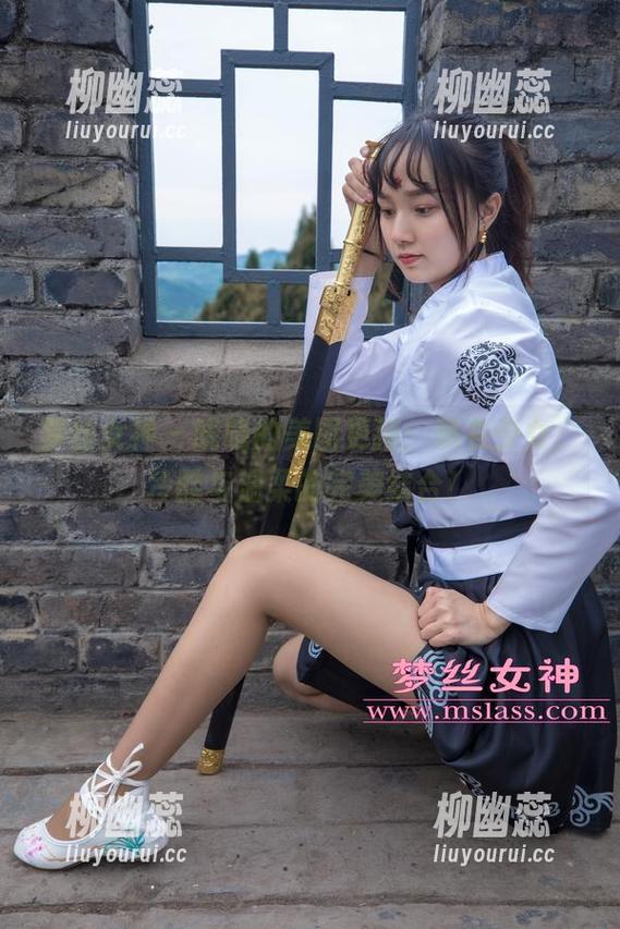 梦丝女神 - 晓晓的美图更新：黑衣少女，冷酷与温柔的完美结合！