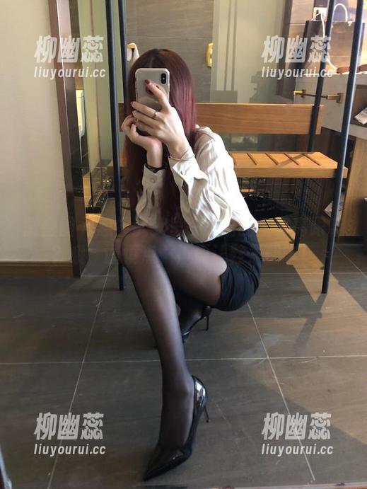 梦里一只喵 微密圈 - 想尝试梦里一只喵的全套高跟鞋?哦,谨慎点,不要让鞋子翻车!
