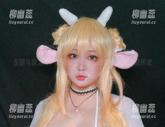 在腿与腿之间：椒妮佐仁的长腿图包更新撩动窥探欲
