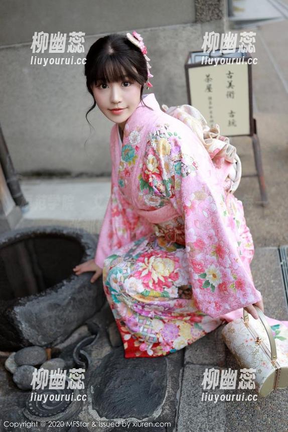 模范学院 - 艾莉Evelyn女神套图：每一张都像是在讲一个心事？