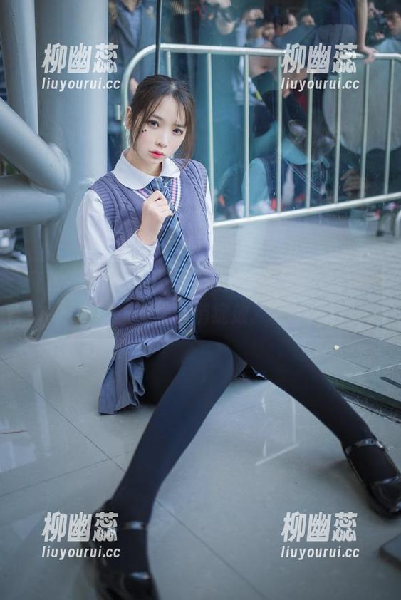 疯猫ss带你看不一样的旗袍少女，美图在这里悄悄绽放。