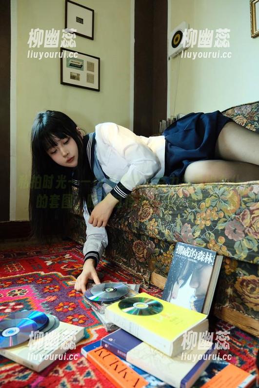 白莉爱吃巧克力 私拍时光——白莉爱吃巧克力与蕾姆女仆的套图,时不时传来一丝丝萌动?
