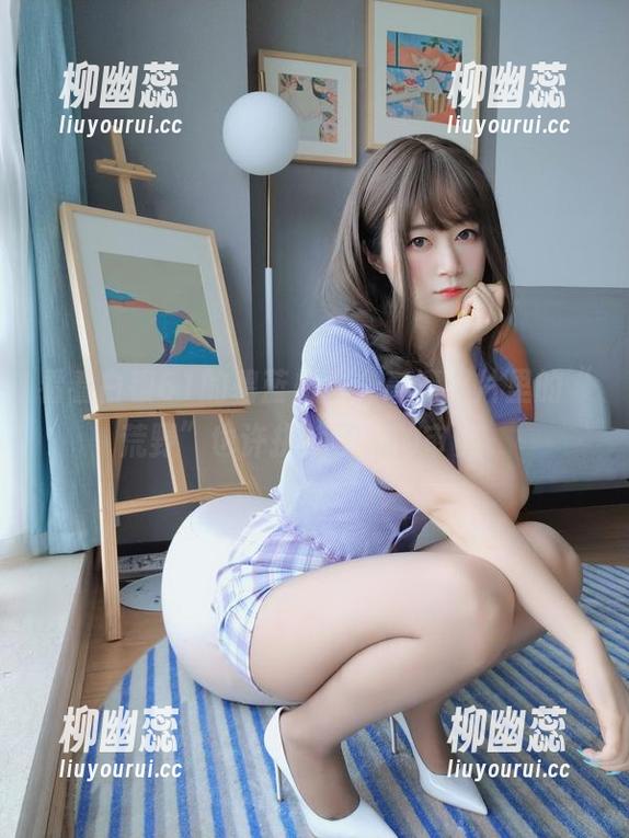 看看白银81的碧蓝航线，高清照片里的“荒野”也许挑战了我的审美。