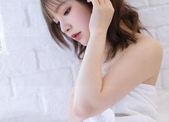 白露Bululu在教室里，原图更新-学习不如拍照来得有趣！