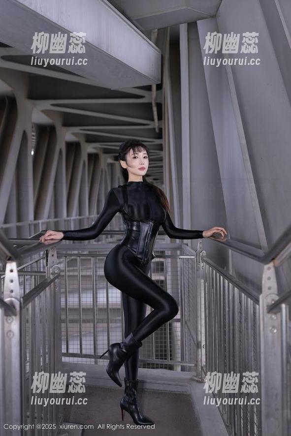 秀人网-fairy如歌 秀人网 - 面对“fairy如歌”的首套写真,连我的眼睛都开始长草了,腿太美了,哈哈!