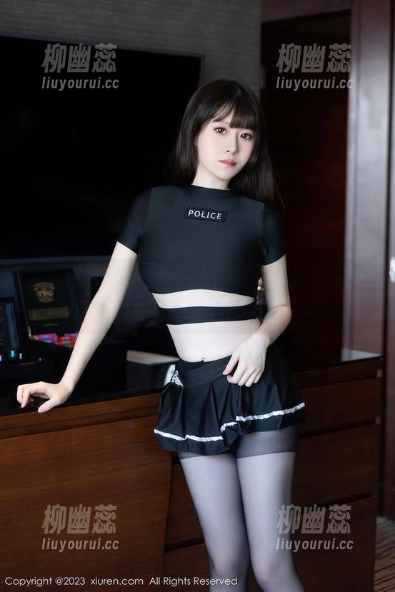 秀人网 - z杯悠悠分享：短裤图片，肆意的青春和盛行的八卦
