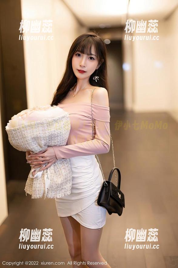 秀人网-伊小七MoMo 秀人网 - 当红裙碰上私房,伊小七MoMo的图集新篇